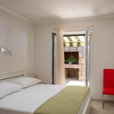 Pod Nespolom * Trsteno