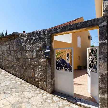 Pod Nespolom Apartamento