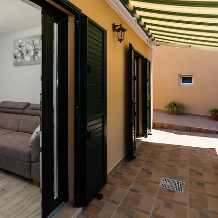 Pod Nespolom * Trsteno