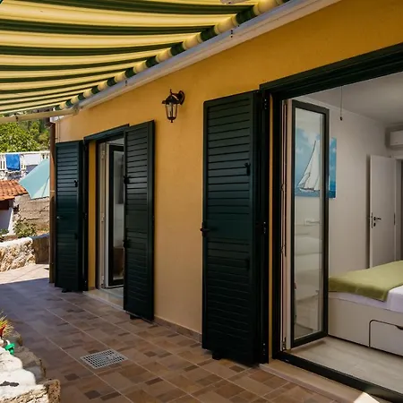 Pod Nespolom Apartment *