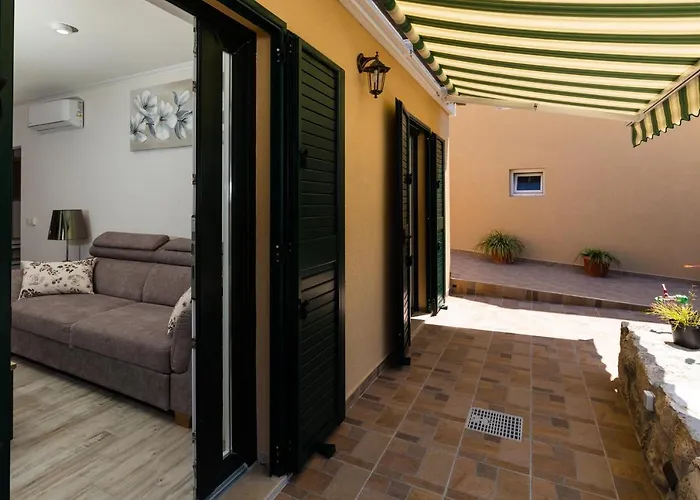 Pod Nespolom * Trsteno